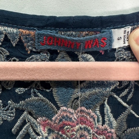 Johnny Was Mari Blouse Navy Blue Floral Embroidered 3/4 Sleeve Bohemian Top Sz S - Picture 4 of 8